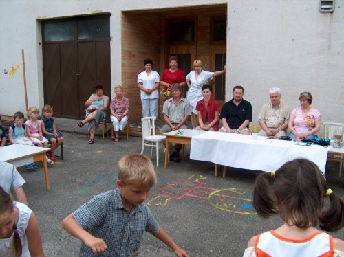 Loučení prváčků s mateřskou školkou - 27.6.2006